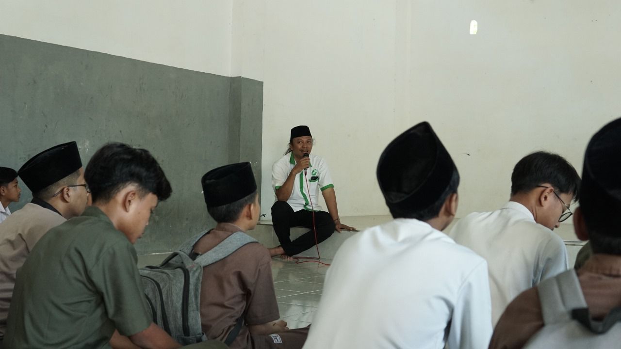 Aliansi Wartawan Surabaya Gelar Pelatihan Jurnalistik di Ponpes Nazhatut Thullab Prajjan