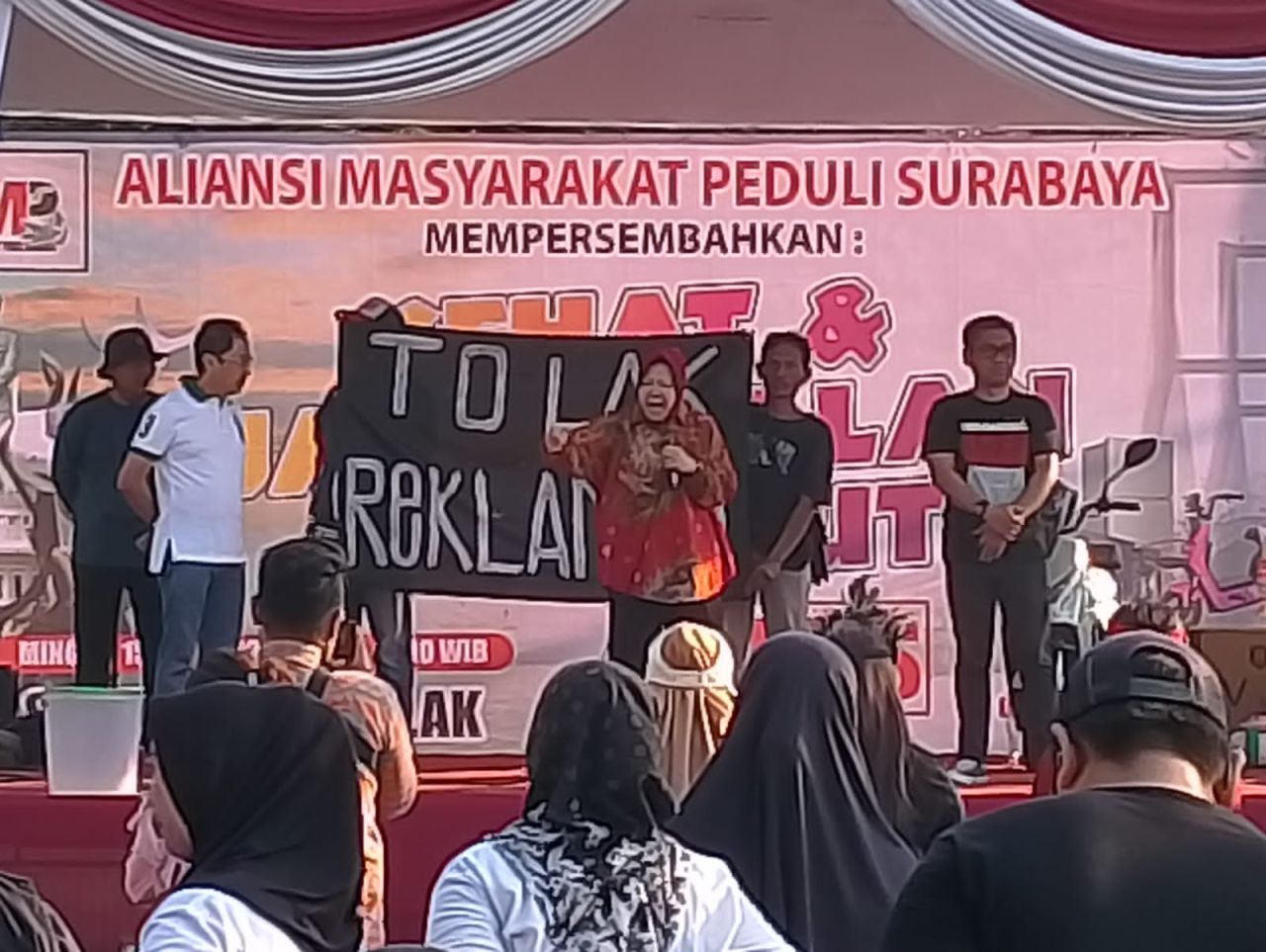 Hadiri Panggung Bebas Tolak Pulau Reklamasi, Risma; Jangan Rusak Kawasan Pamurbaya 