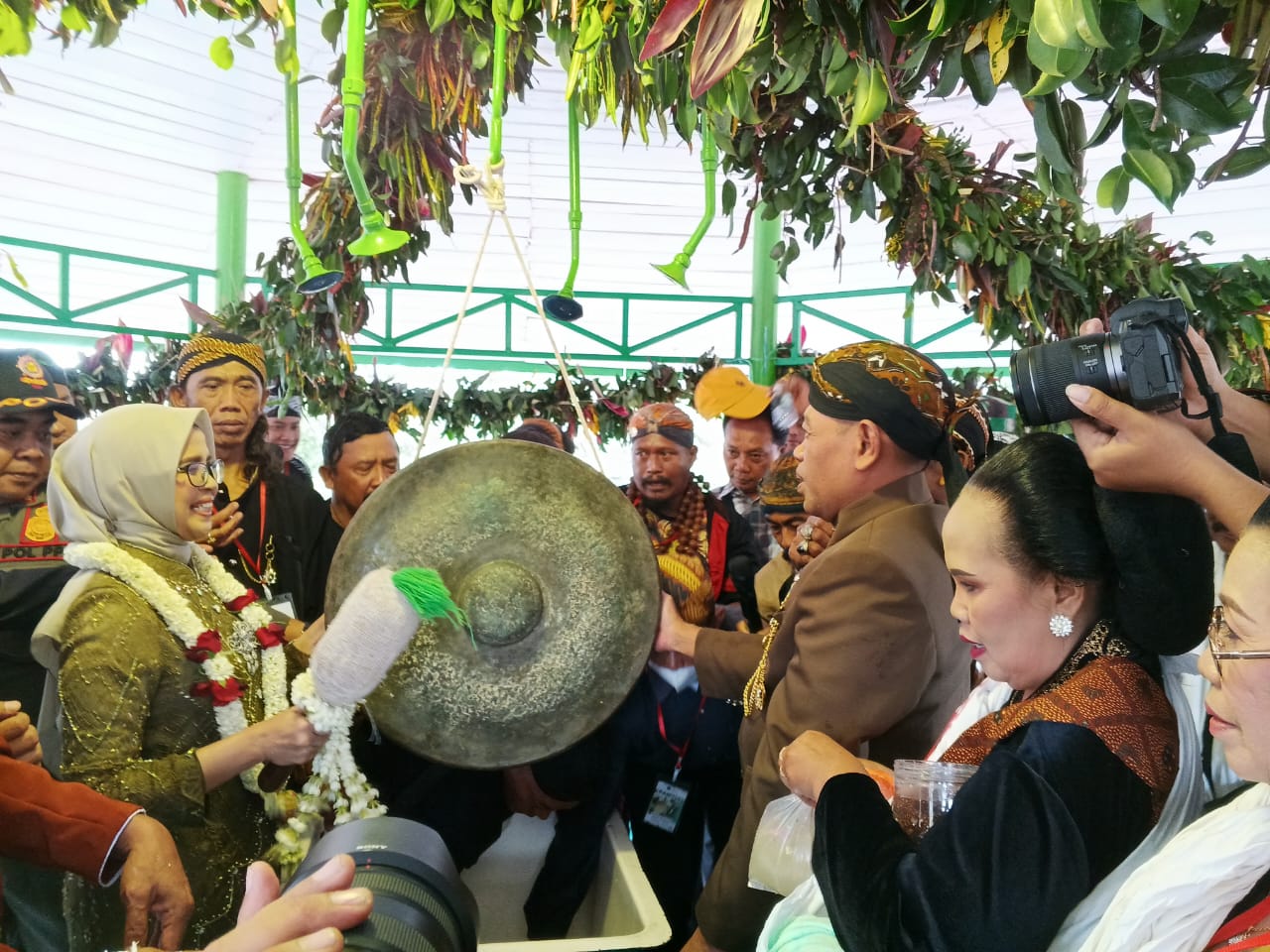 Jamasan Gong Kyai Pradah, Bupati Blitar Tekankan Pentingnya Pelestarian Tradisi