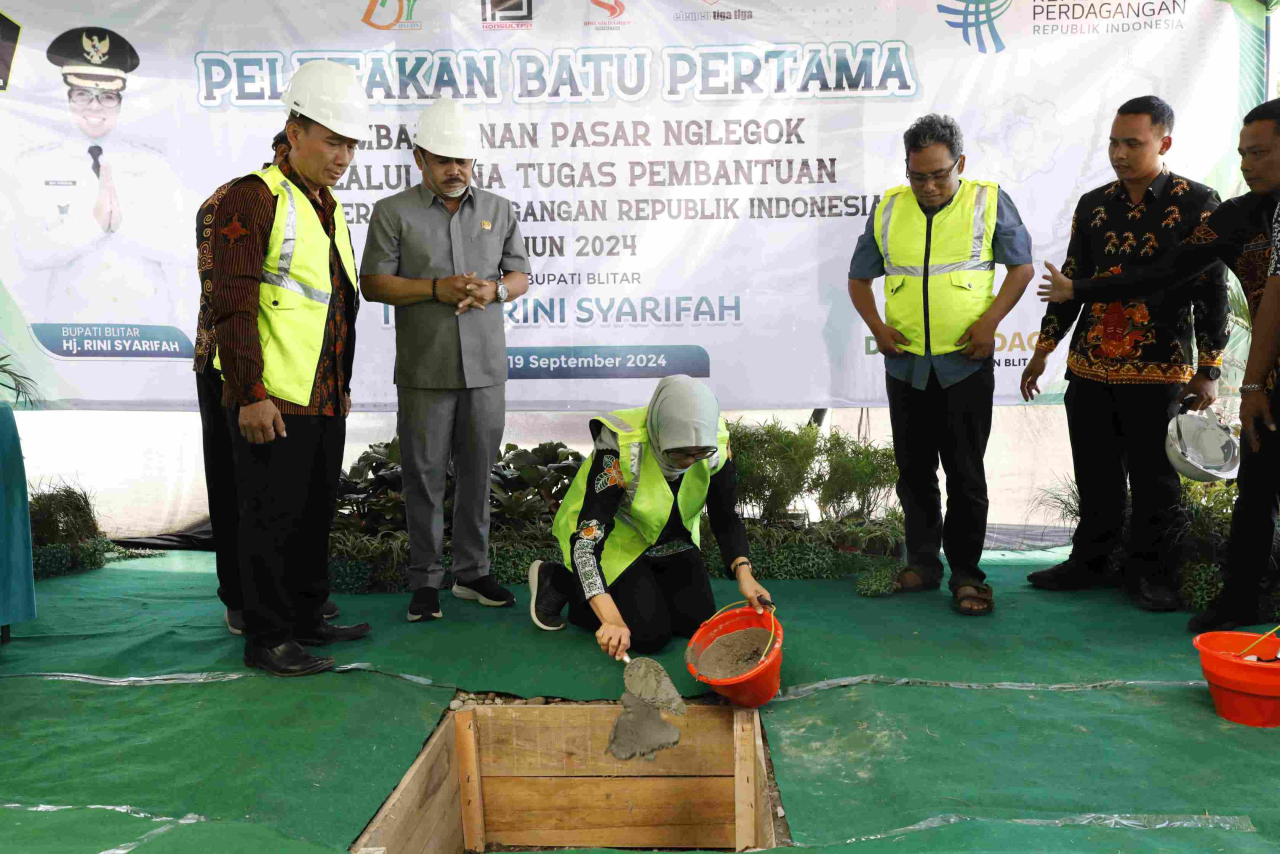 Bupati Blitar Letakkan Batu Pertama Pembangunan Pasar Nglegok, Dorong Revitalisasi Ekonomi Lokal