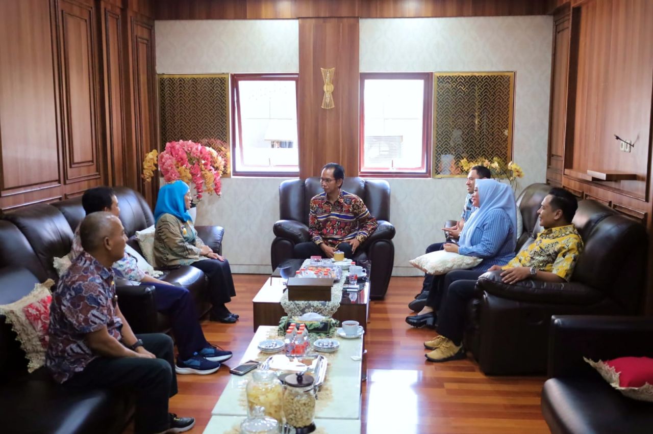 Pjs Restu Novi Widiani Kunjungi DPRD Surabaya, Pastikan Tetap Bangun Sinergitas