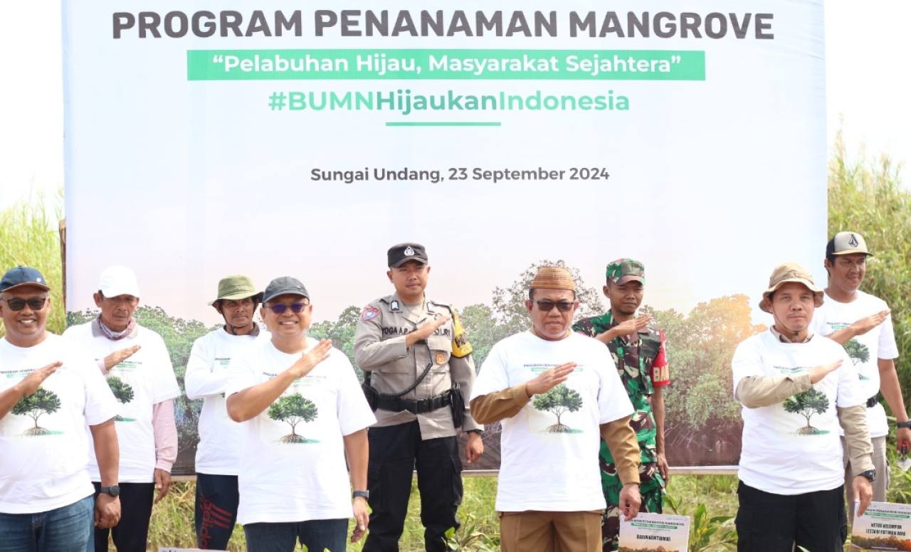 SPMT, PTP Nonpetikemas dan IPCC melakukan aksi kolaborasi penanaman mangrove di Sungai Undang, Seruyan Hilir, Kalimantan Tengah (Kalteng)