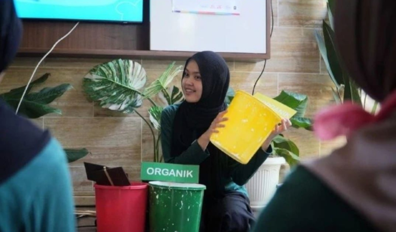 Program Edukasi Kelola Sampah pada Anak Yatim, Hantarkan Chika Alifia Wijaya Raih Gelar Champion