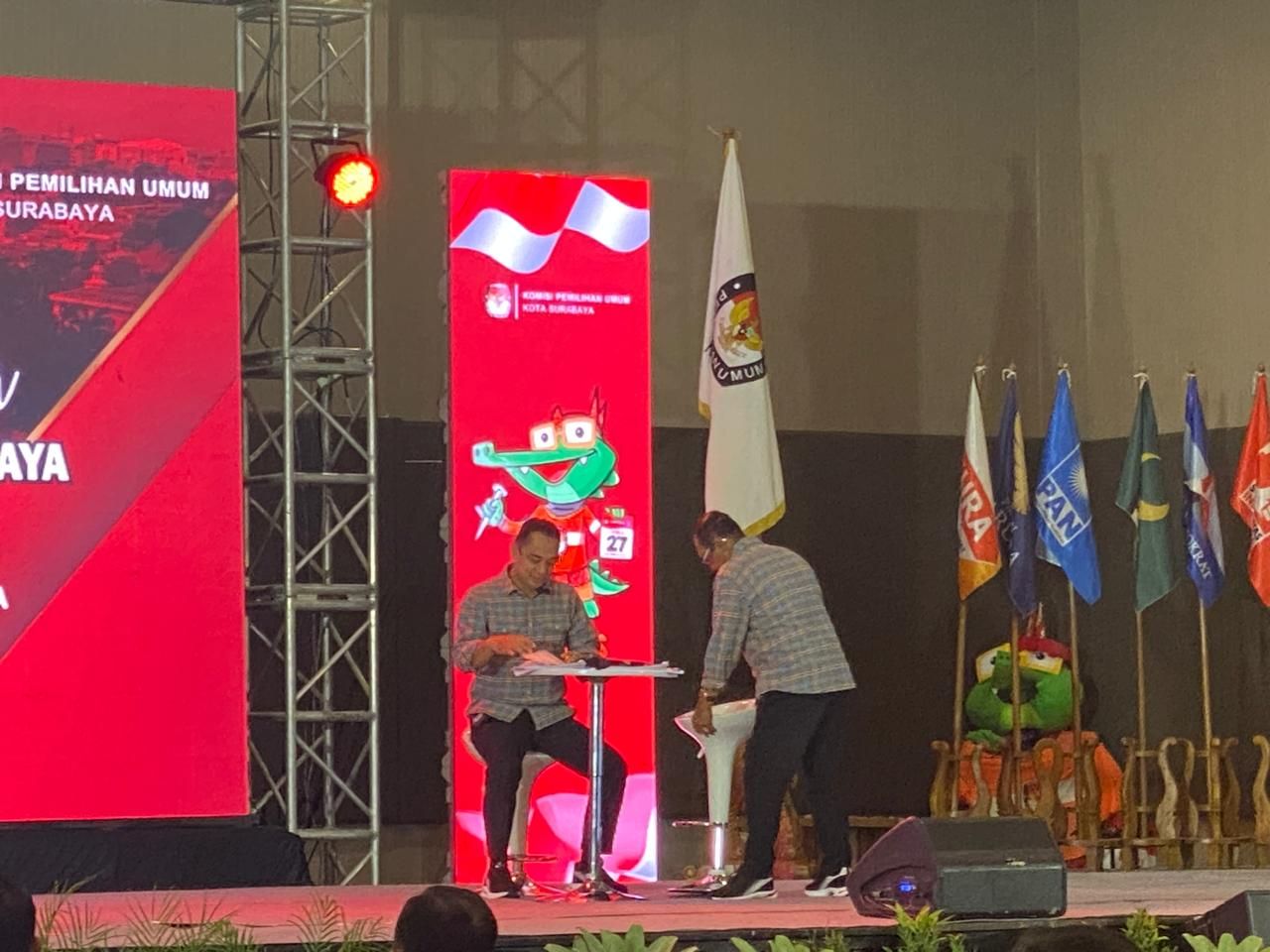 Ini yang Dijanjikan Eri Cahyadi di Debat Pertama Pilwali Surabaya 2024
