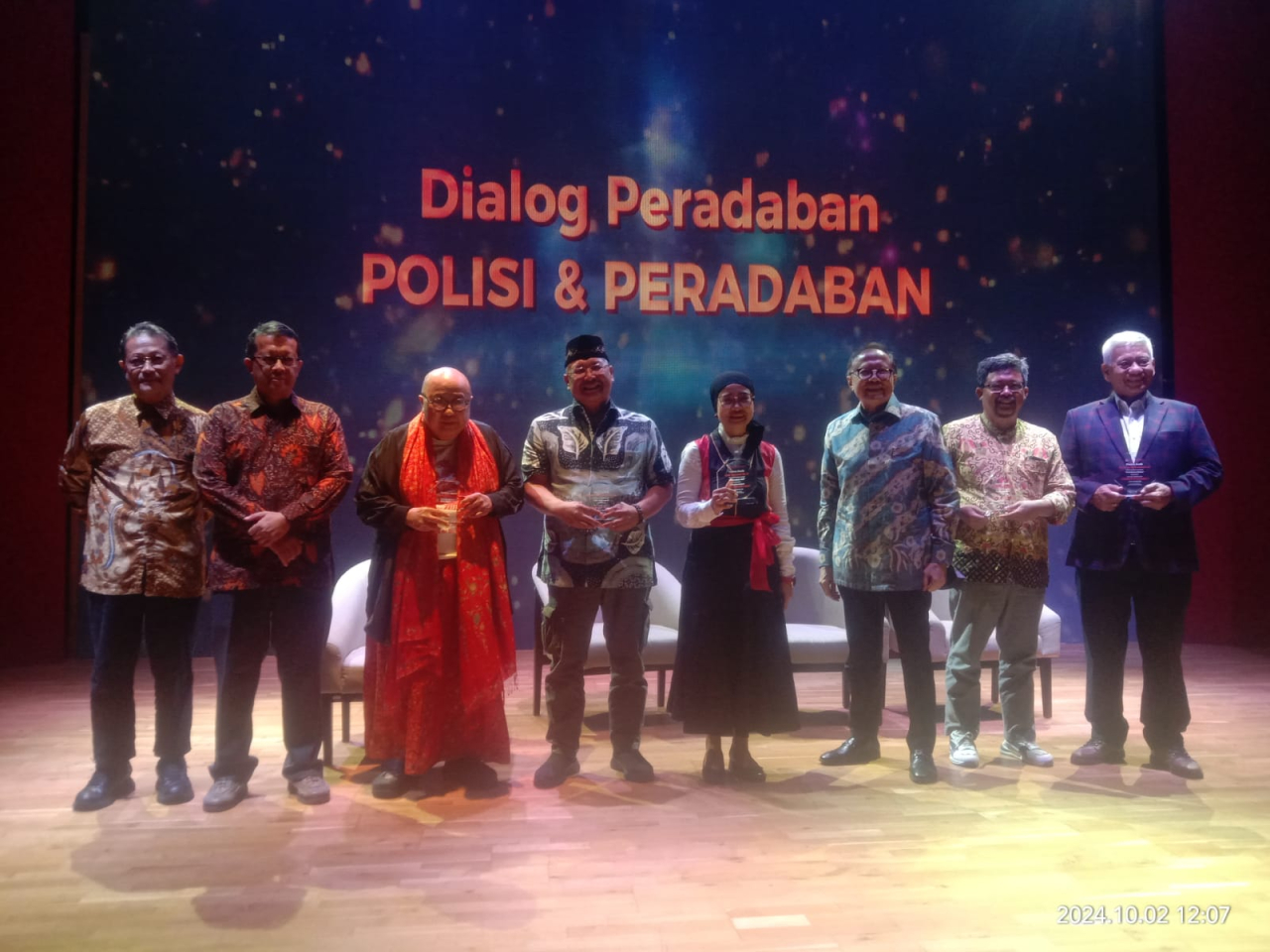 Okky Madasari Soroti Peran Polisi dalam Kebebasan Berekspresi