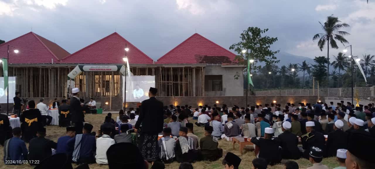 50 Tahun Berdiri, Ponpes Al-Ishlah Bondowoso Gelar Buka Puasa Bersama dan Pesta Jajanan Rakyat