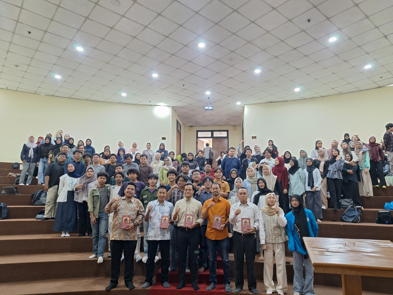 P2KM UIN Jakarta Sukses Gelar Kuliah Umum dan Bedah Buku Pertautan Muslim Indonesia Tiongkok