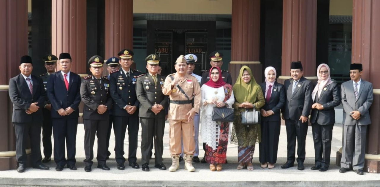 Hadiri Upacara Bendera Peringatan Hari Pahlawan, Ini Pesan Pimpinan DPRD Kabupaten Blitar