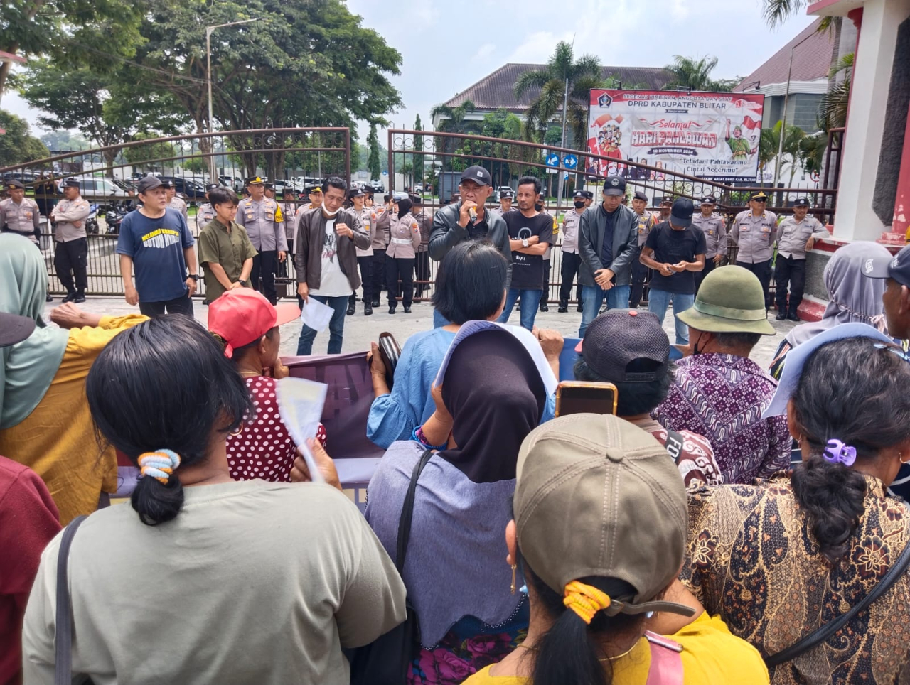 Gelar Aksi di Depan Kantor DPRD Kabupaten Blitar, Massa FMPN Sampaikan Tuntutan Ini