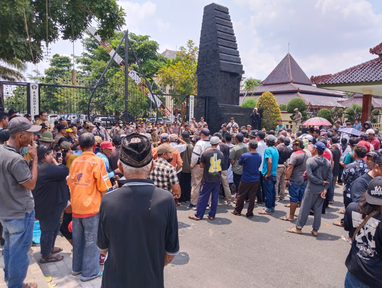 Ratusan Petani dan Nelayan Kabupaten Blitar Apresiasi Kebijakan Rini Syarifah yang Pro Rakyat