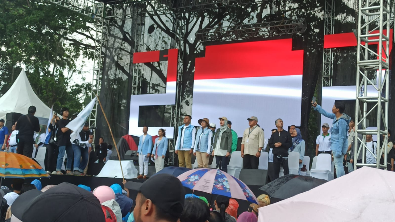 Ribuan Simpatisan Padati Kampanye Akbar Ibin-Elim Meski Diguyur Hujan Deras