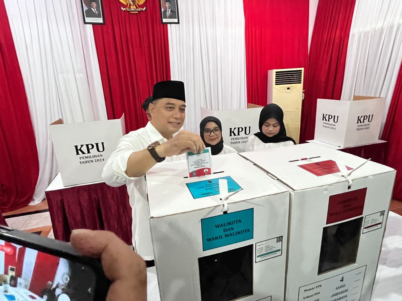 Nyoblos di TPS 04 Karah, Eri Sebut Momen Spesial 