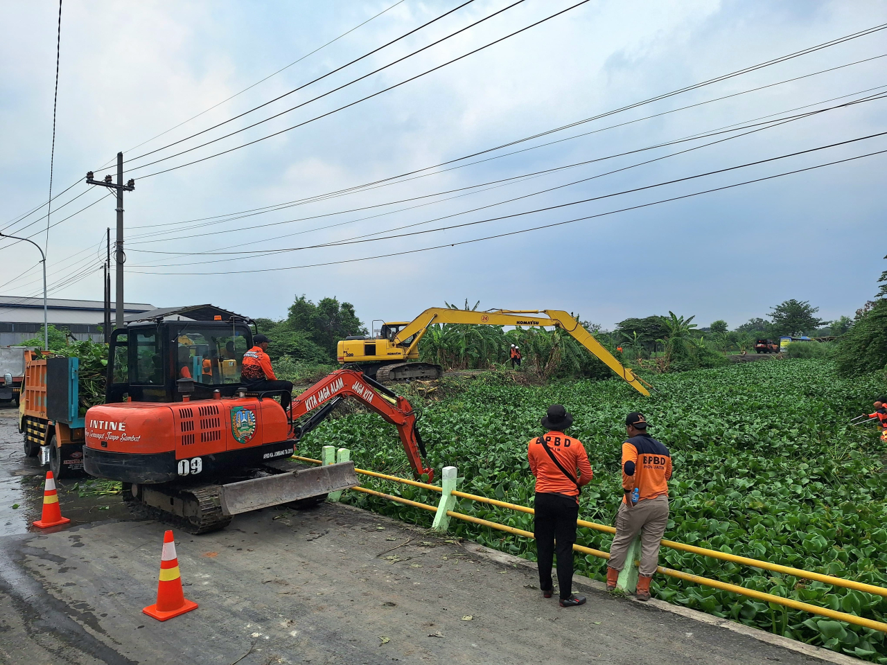 Respon Cepat Banjir di Wilayah Taman, BPBD Jatim Gandeng Pemkab Sidoarjo Bersih-bersih Kali Buntung