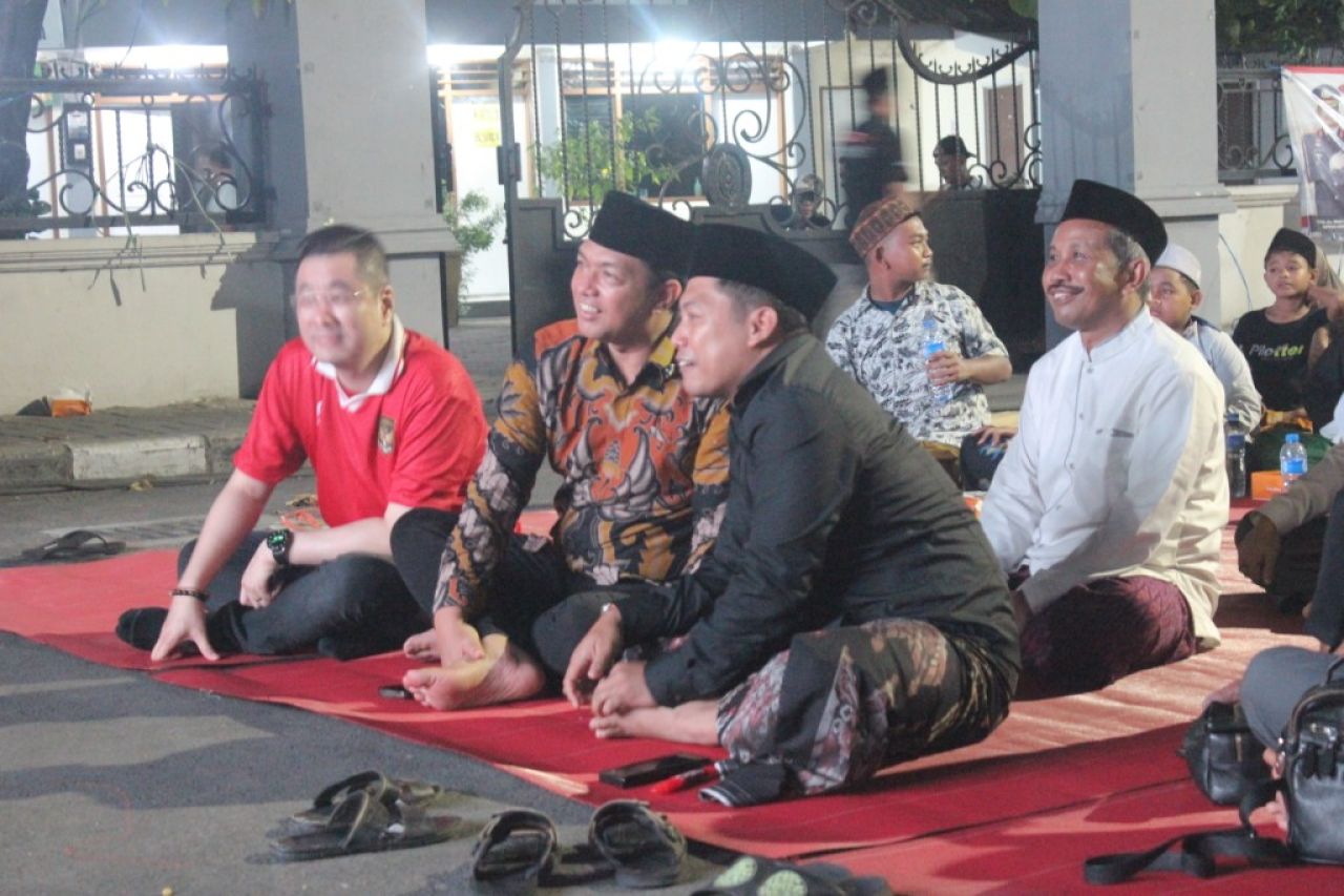 Gus Hans: Pilih Pemimpin Uring-uringan Tapi Tegas atau Murah Senyum Namun Kantornya Digeledah KPK