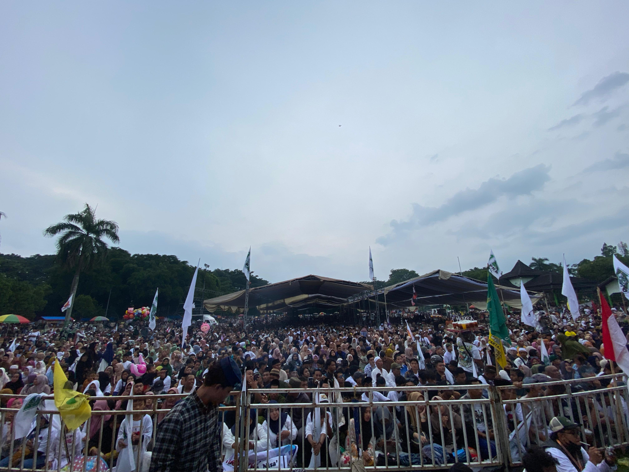 Kampanye Akbar Paslon Ra Hamid-Ra As'ad Dihadiri Puluhan Ribu Massa