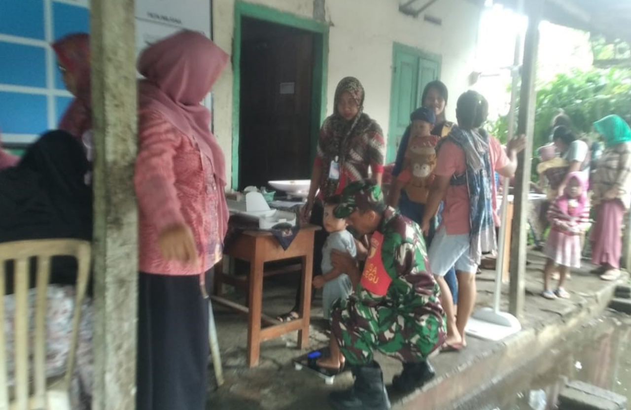 Peran Aktif Babinsa Sutojayan Blitar Dalam Pencegahan Stunting Bersama Bidan dan Kader Posyandu