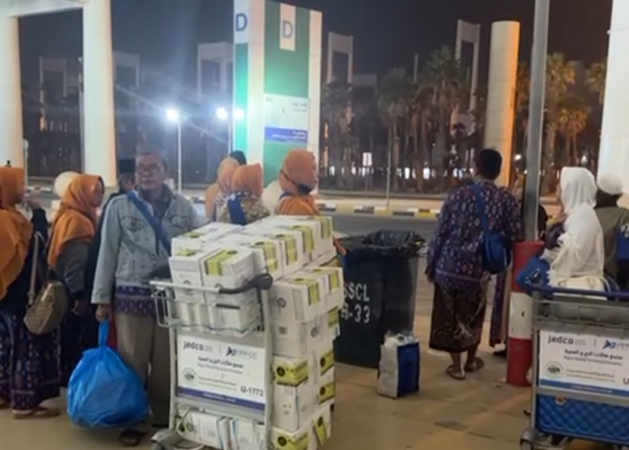 Keterangan Gambar: Jama'ah Umroh asal Jember saat diusir  dari Bandara Jeddah
