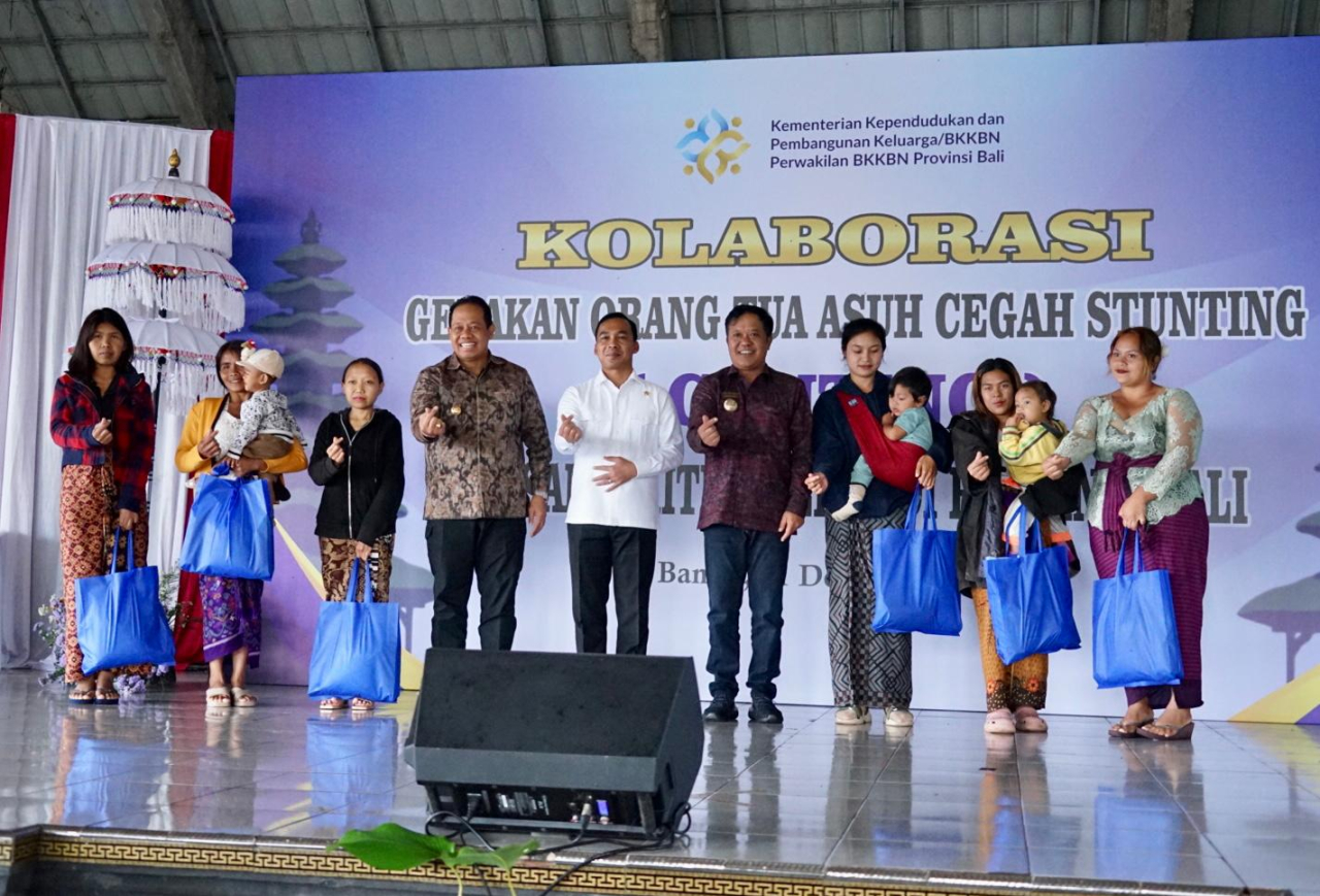 Menteri Kependudukan dan Pembangunan Keluarga (Mendukbangga)/Kepala BKKBN Dr. Wihaji, S.Ag, M.Pd, dalam rangka monitoring Keluarga Resiko Stunting di Bali.