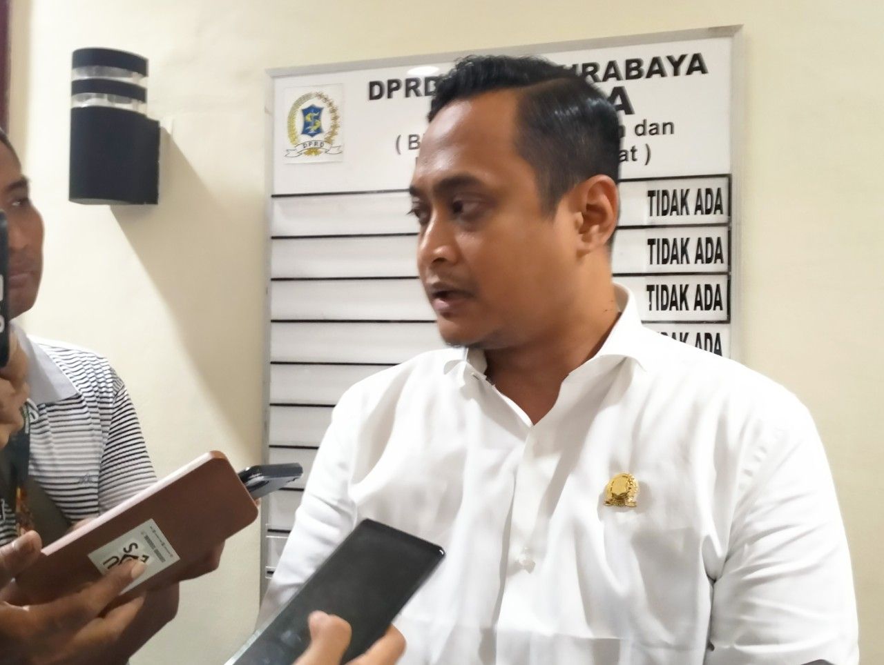 Pemkot Surabaya Diminta Cari Solusi Pemindahan Tempat Sampah Dekat Makam Pahlawan