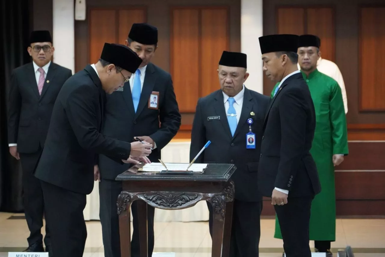 Mendukbangga Wihaji Lantik Prof Budi Setiyono Sebagai Sekretaris Kemendukbangga