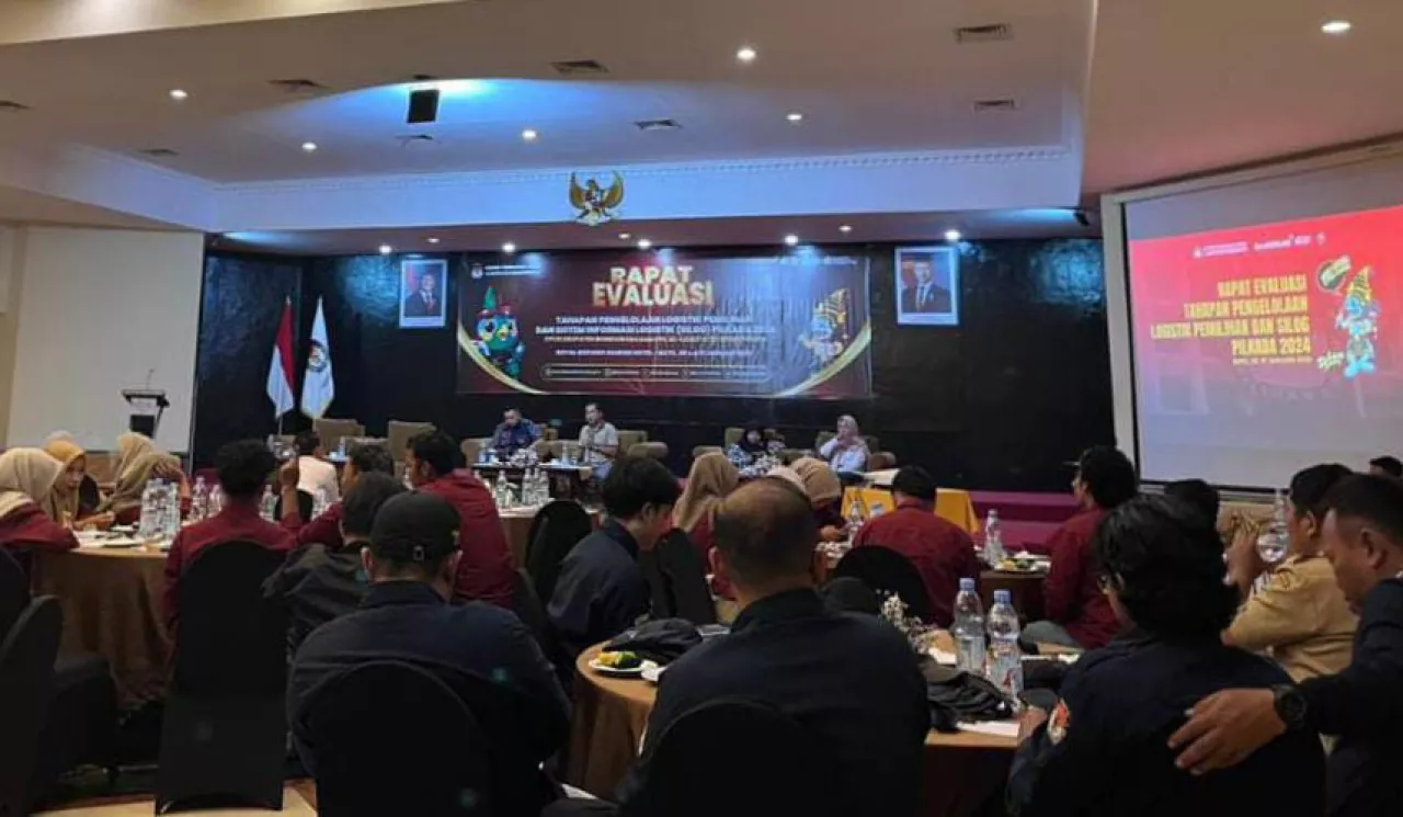 KPU Bondowoso Gelar Rapat Evaluasi dan Pendidikan Politik