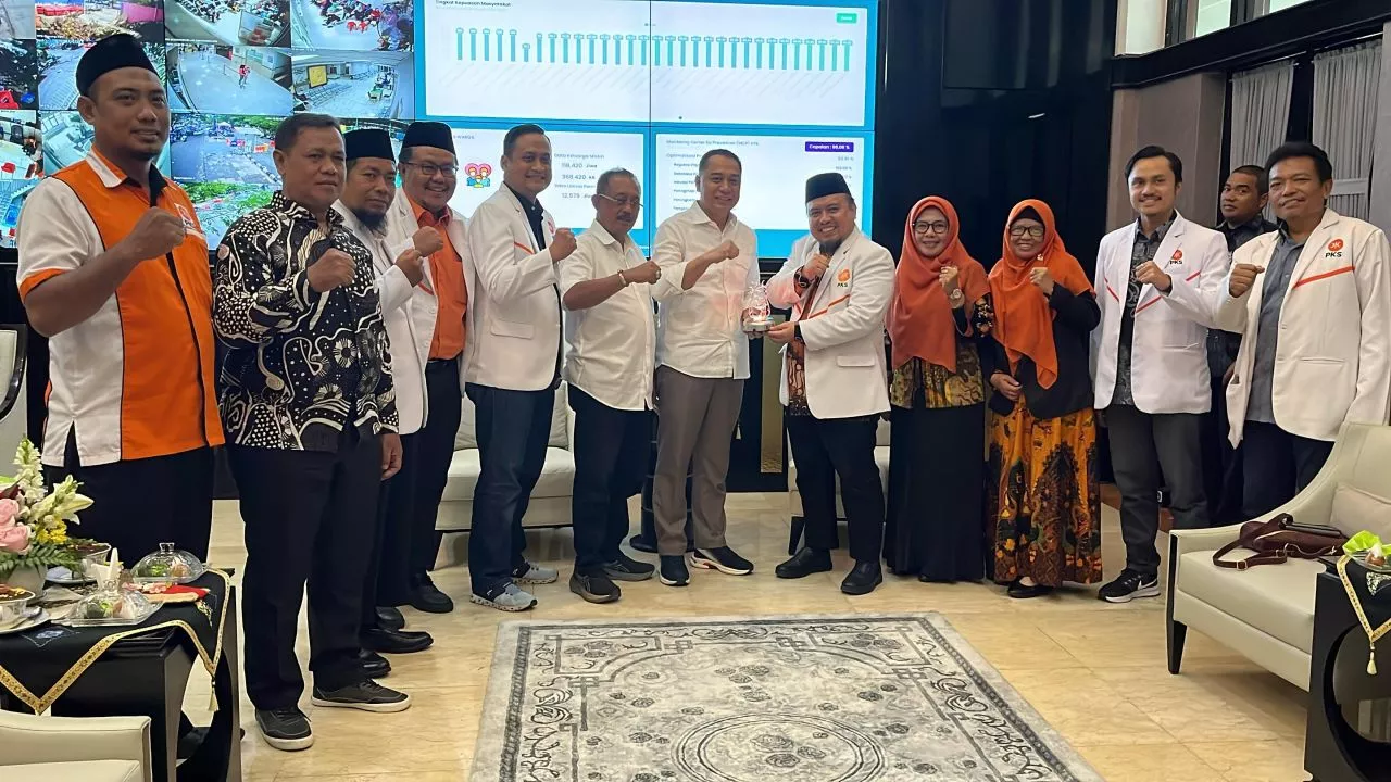 Eri-Armuji Resmi Dilantik, PKS Surabaya: Siap Berkolaborasi Wujudkan Kota Dunia