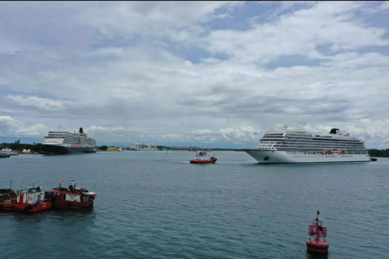 Pelabuhan Benoa Berhasil Sandarkan 3 Cruise Secara Bersamaan