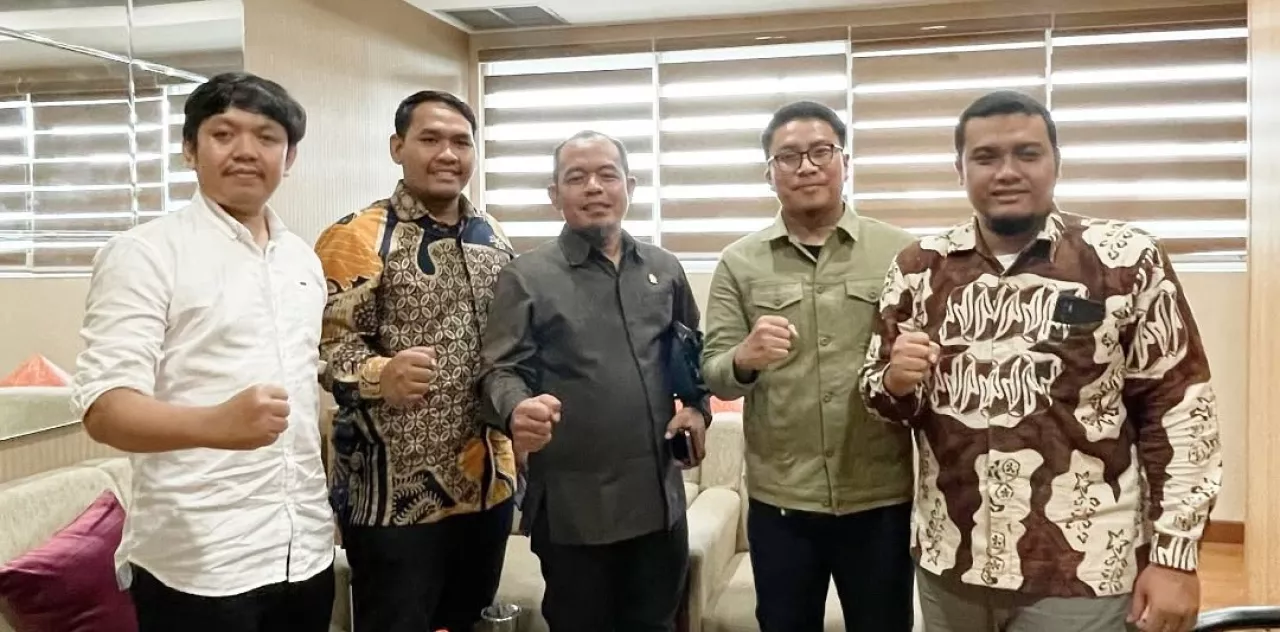 Riyono Caping Desak KKP Tindak Tegas Kasus Pagar Laut Ilegal