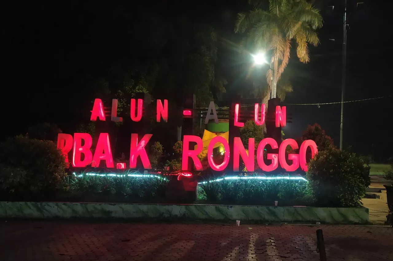 Bupati Ra Hamid Gerak Cepat! Instruksikan Perbaikan Papan Nama Alun-Alun RBA Ki Ronggo