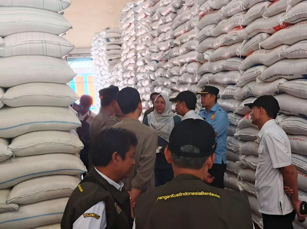 Jelang Idul Fitri, TPID dan Satgas Pangan Bondowoso Sidak Pasar, SPBU, dan Gudang Bulog