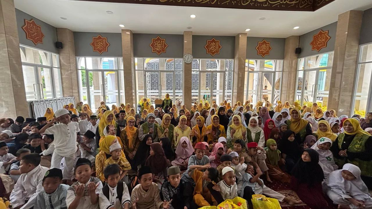 DPP Pengajian Al-Hidayah dan DKM Masjid Ainul Hikmah Santuni Yatim dan Dhuafa di Bulan Ramadan