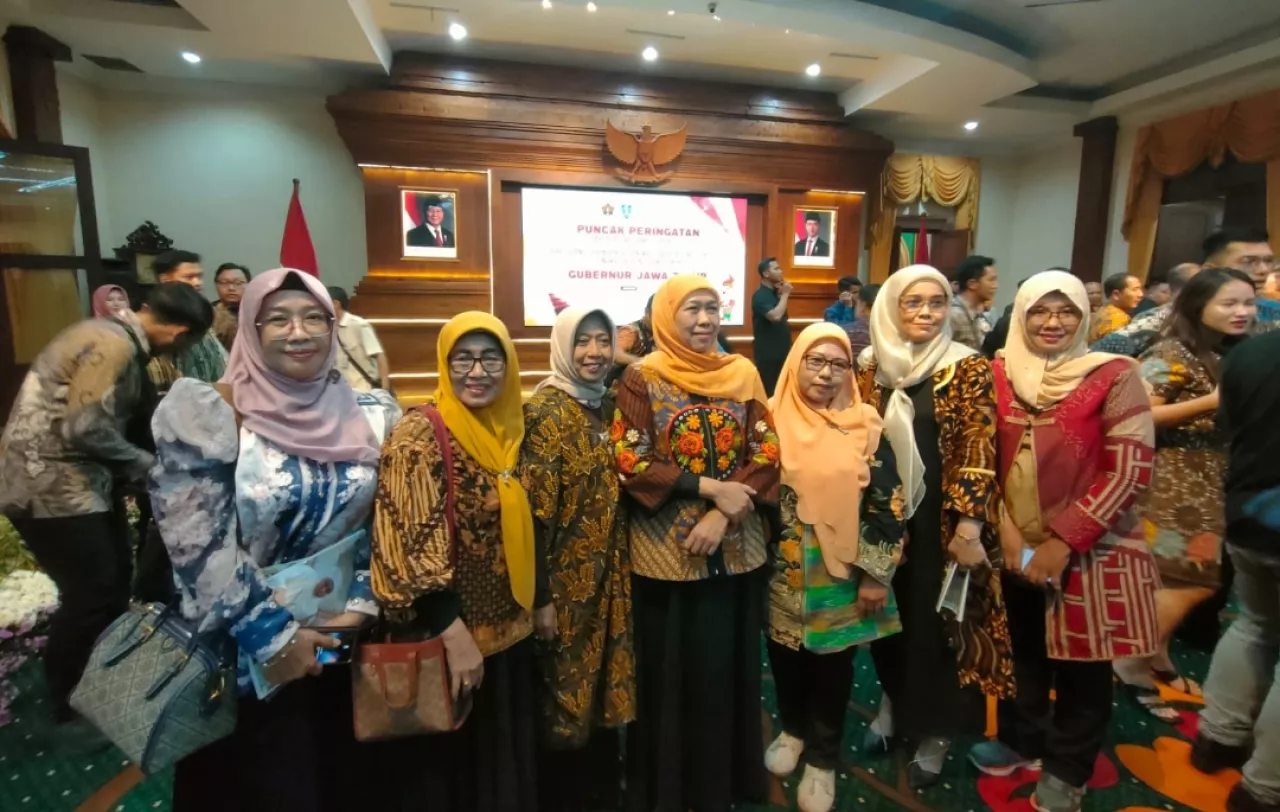 Momen Resepsi HPN 2025, IKWI PWI Jatim Silaturahmi dengan Gubernur Khofifah