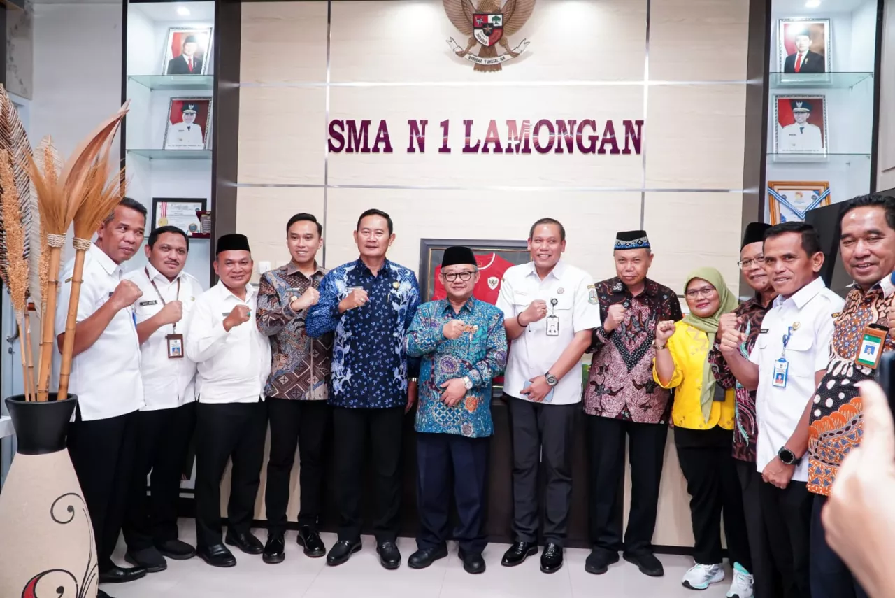 Mendikdasmen Tinjau Program Makan Bergizi Gratis di Lamongan