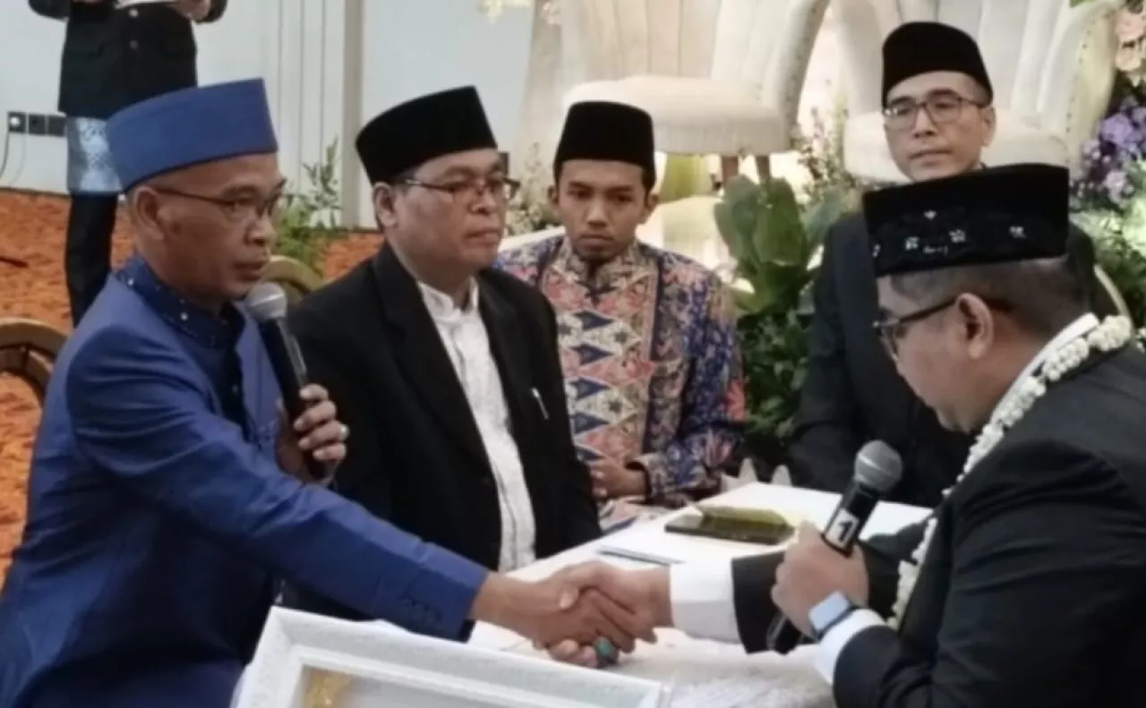 Wakil Ketua PWI Jatim Ucapkan Sendiri Akad Nikah Untuk Putri Sulungnya