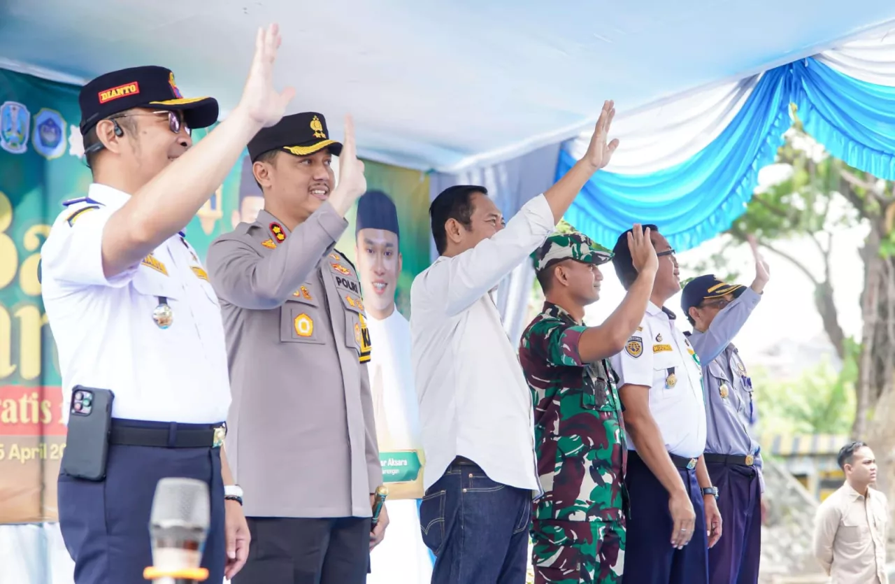 Bupati Lamongan Berangkatkan 409 Warga Balik Gratis ke Jakarta, Sediakan 10 Bus