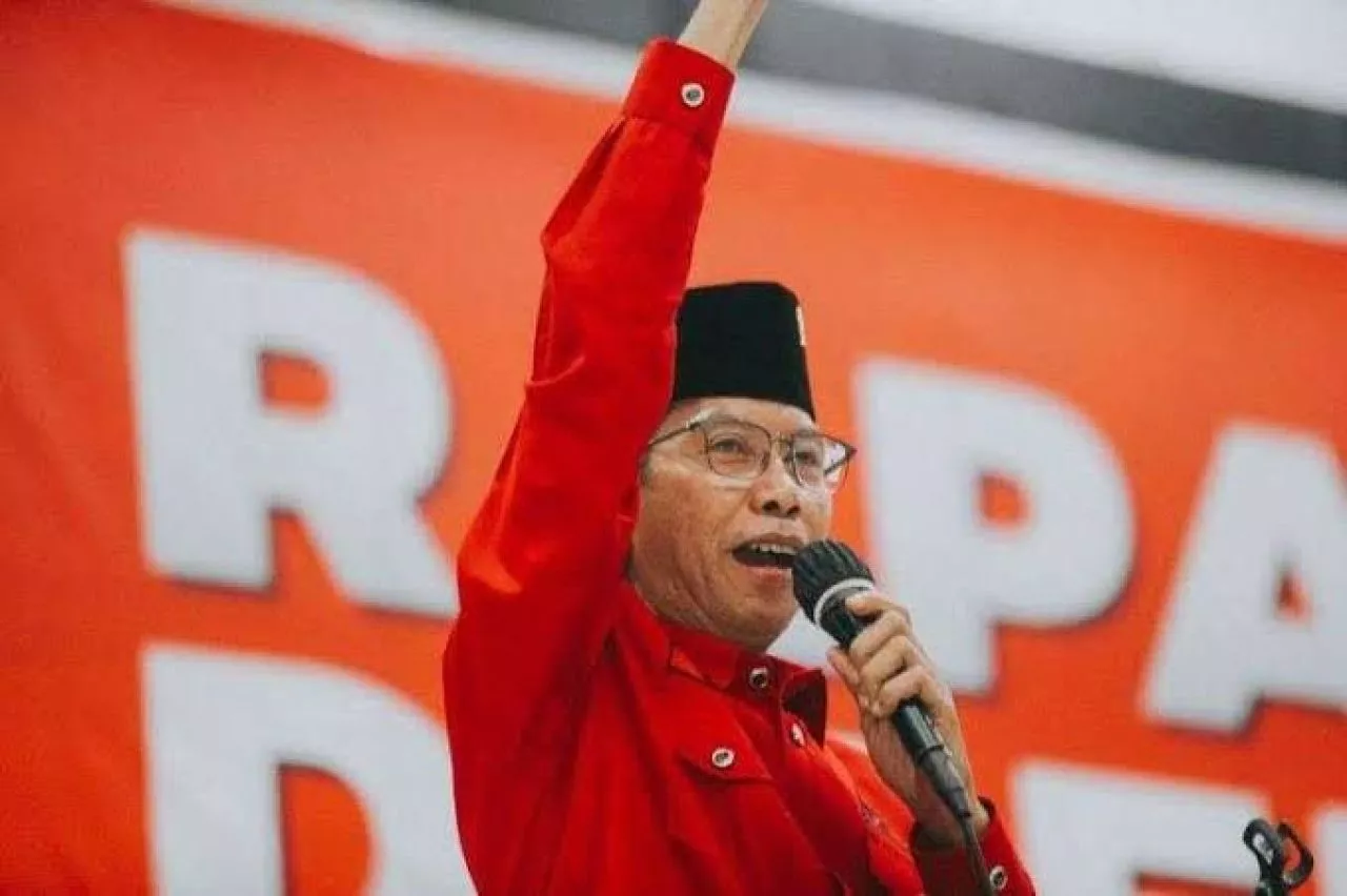 Adi Sutarwijono Legawa Dicopot dari Ketua DPC PDIP Surabaya