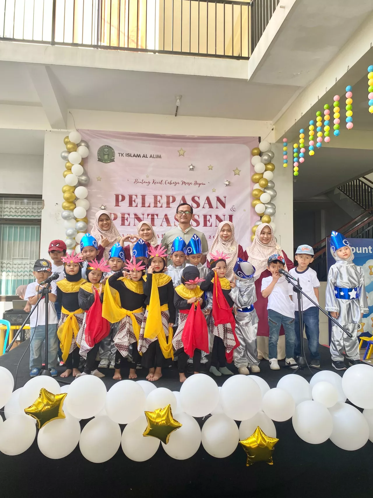 TK Islam Al Alim Lepas Siswa Angkatan Pertama dengan Haru