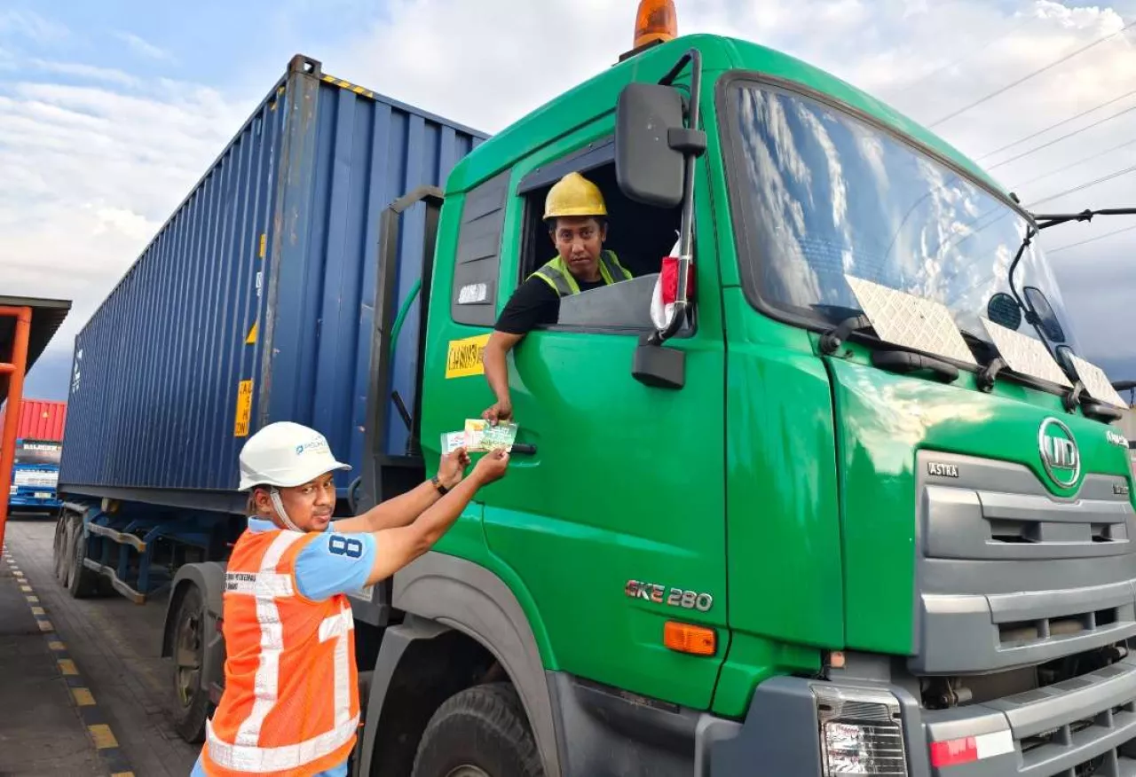 Perkuat Budaya Tata Kelola, TPS Gelar Sosialisasi GCG bagi Pengemudi Truk