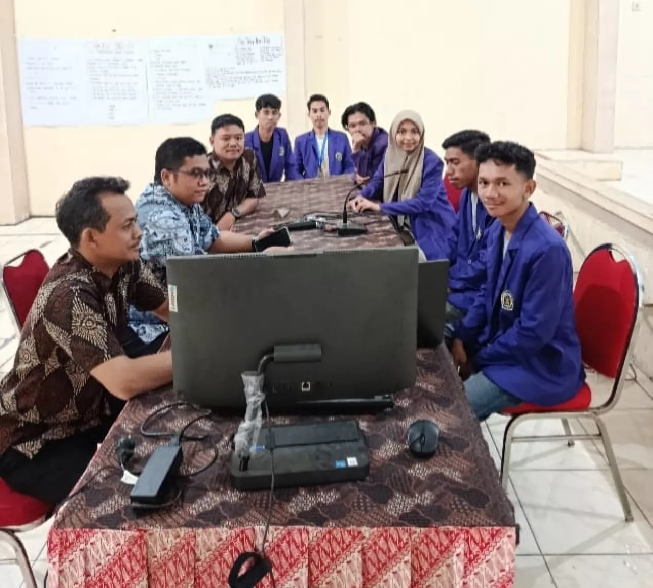 Mahasiswa Unitri Latih Pemdes Tawangsari Membuat RAB Desain