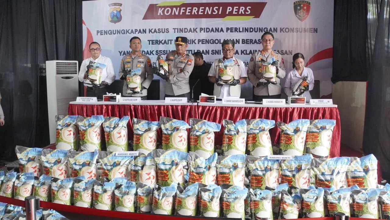 Polisi Gerebek Pabrik Beras Oplosan di Sidoarjo, 12,5 Ton Diamankan