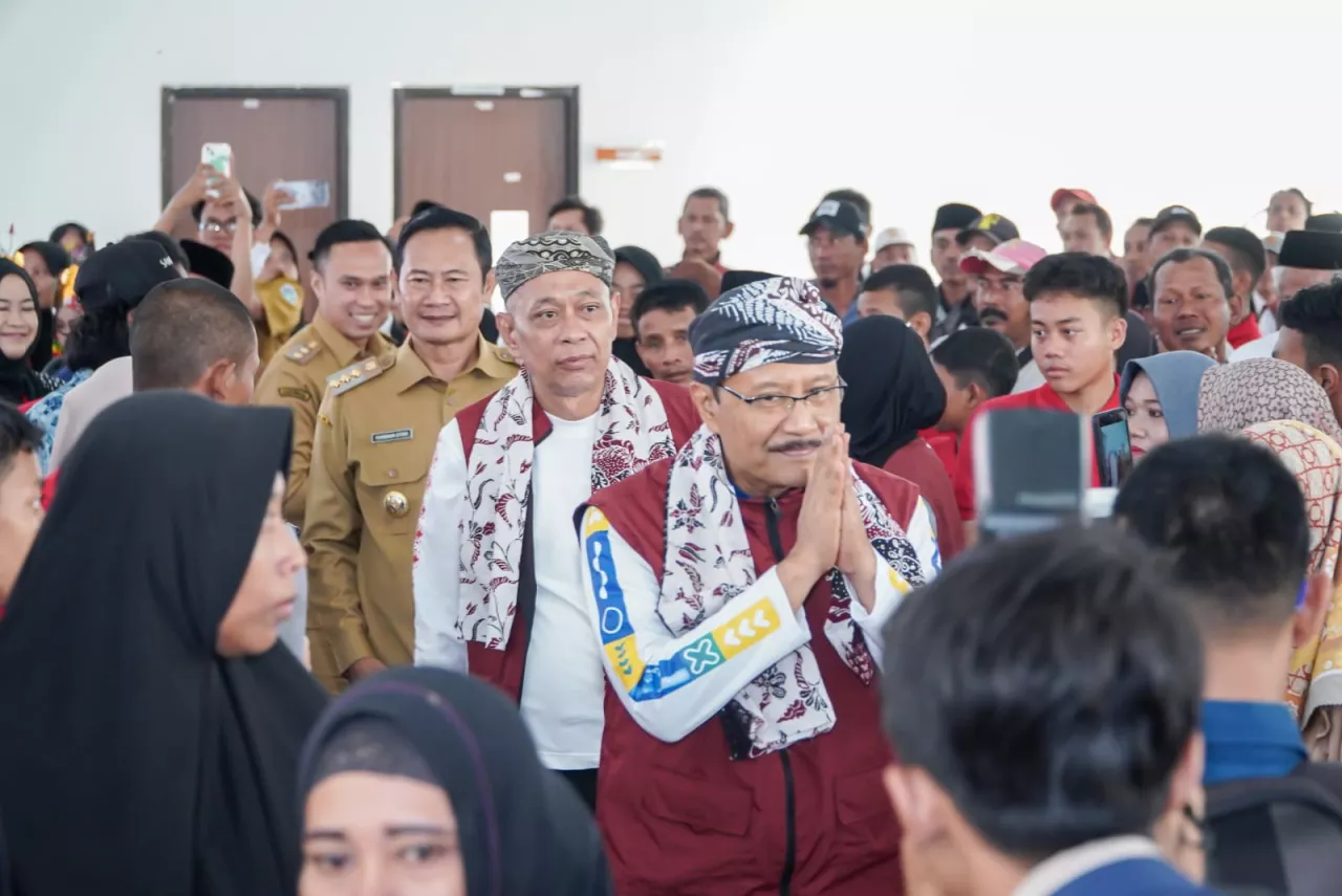 Gus Ipul dan Agus Jabo Kunjungi Sekolah Rakyat di Brondong Lamongan