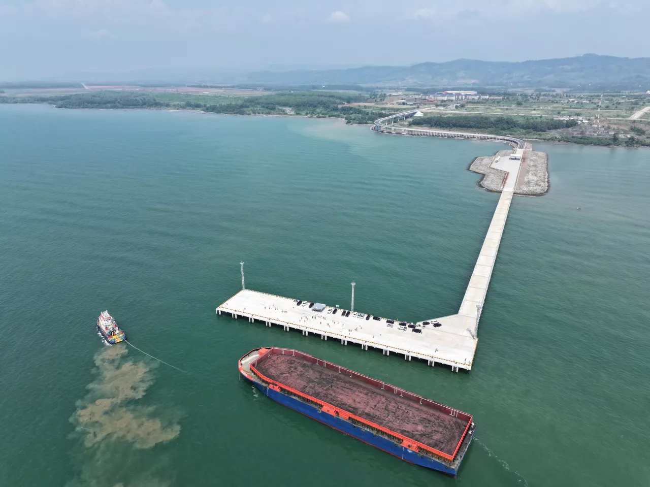 Uji Coba Perdana, Pelindo Berhasil Sandarkan Kapal di Terminal Batang