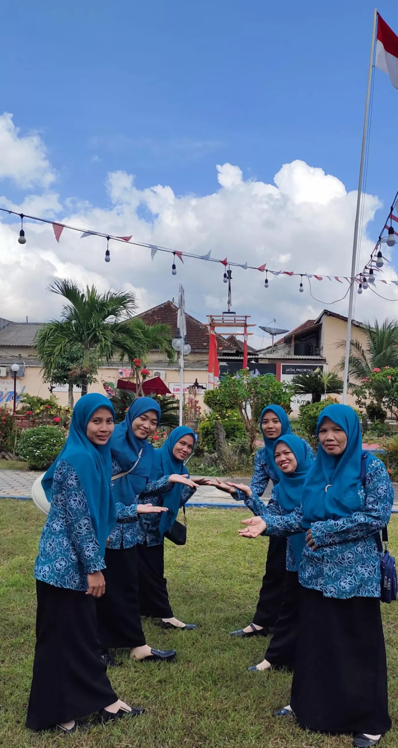 PKK Desa Gelaman Meriahkan Lomba Agustusan di Arjasa dengan Semangat Tanpa Batas