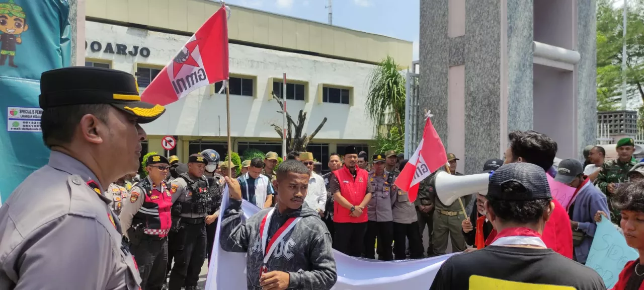 Mahasiswa GMNI Demo di DPRD Sidoarjo, Desak Audit Layanan Kesehatan dan Reformasi Polri