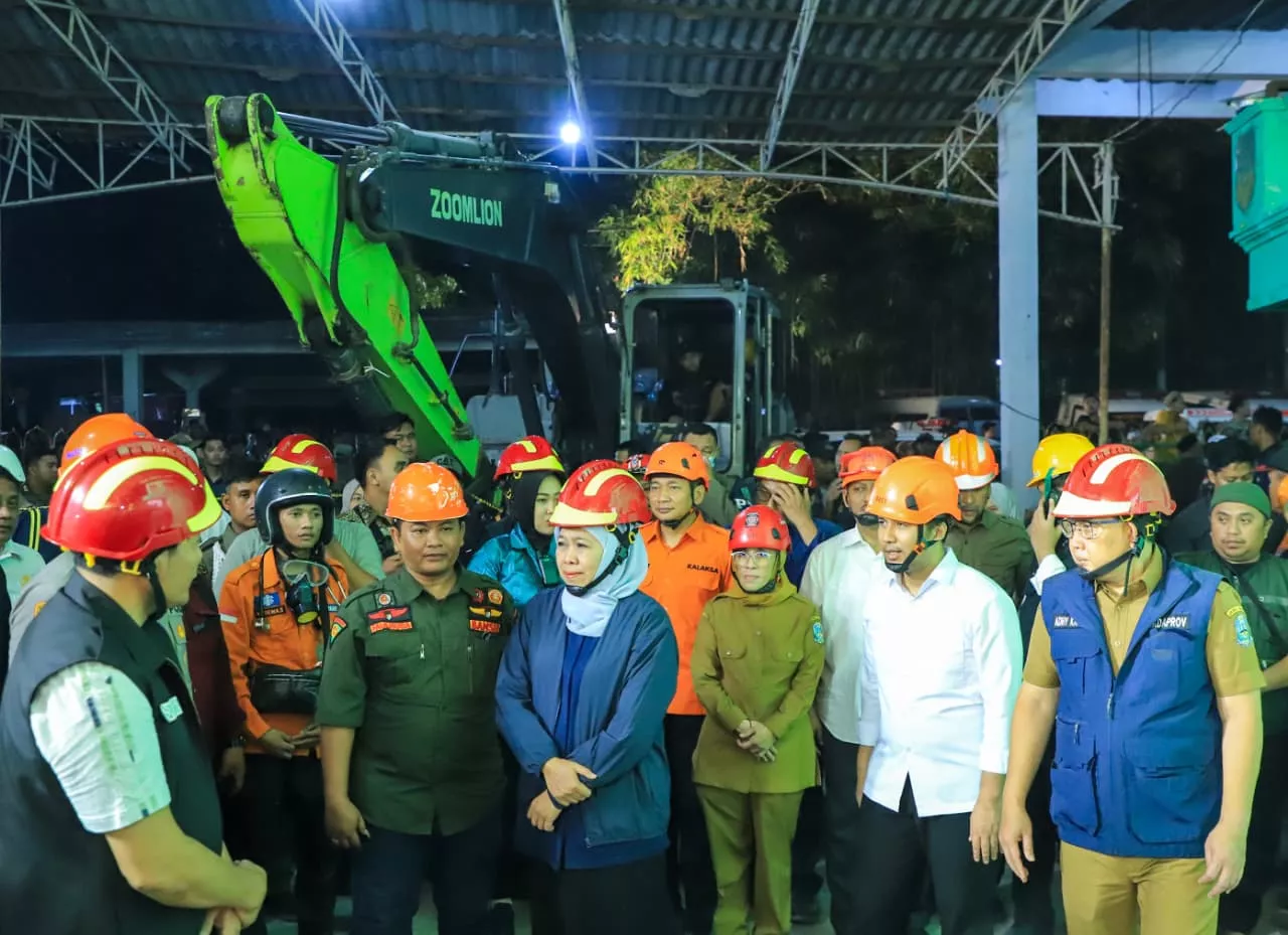Gubernur Khofifah: Maksimalkan Evakuasi Korban Ambruknya Musholla Ponpes Al-Khoziny Sampai Tuntas
