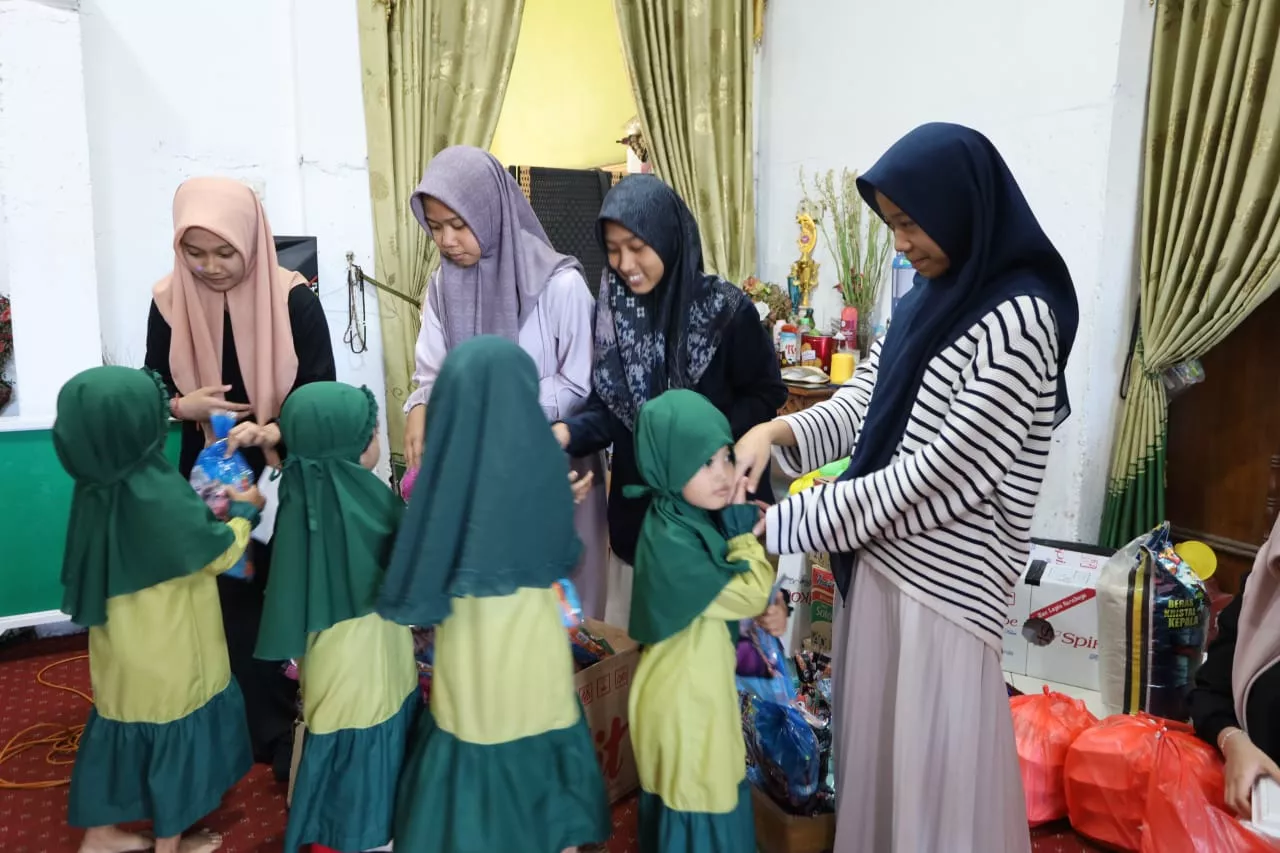 SMP Al Muslim Sidoarjo Ajak Siswa Belajar Empati Lewat Kegiatan Social Journey di Panti Asuhan