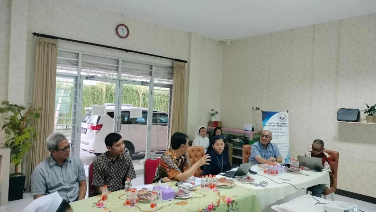 Pengmas UWKS Hasilkan Panduan Praktik Pekerja Sosial untuk Lansia