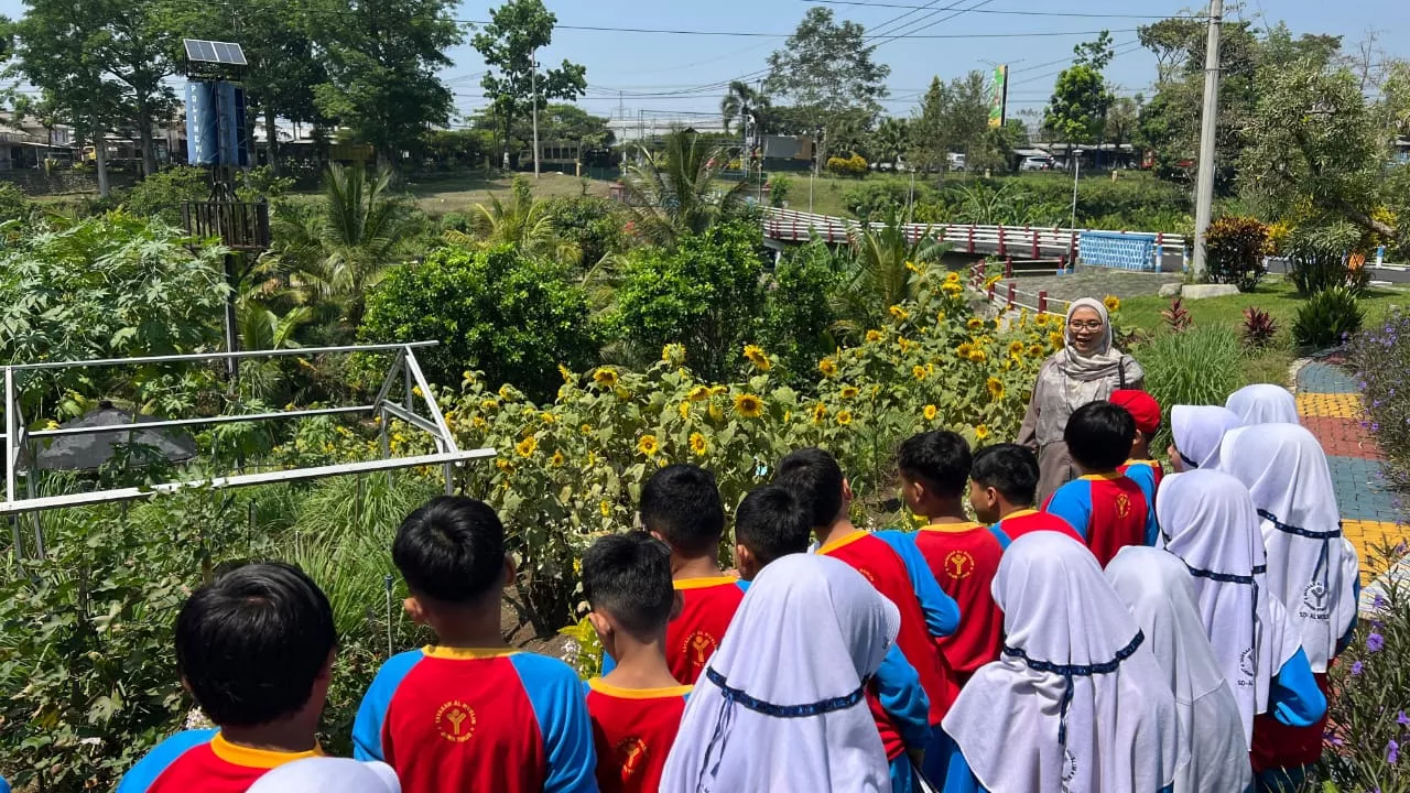 Outing Class SD Al Muslim Ajak Siswa Peduli Ekologis Sejak Dini