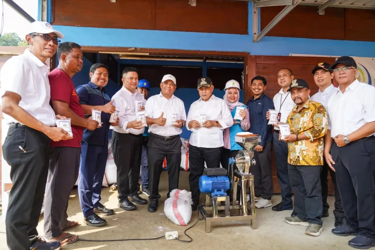 Dosen FPIK UB Perkenalkan Teknologi CDM dan Serahkan Mesin Pengolah Garam, Dihadiri Bupati Malang dan Direktur PT Garam