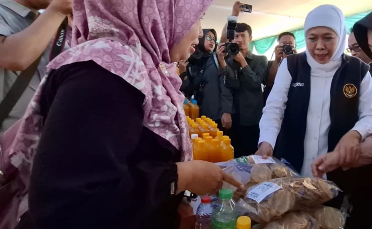 Khofifah Blusukan ke Pasar Murah Sidoarjo, Pastikan Akses Pangan Warga Terjaga